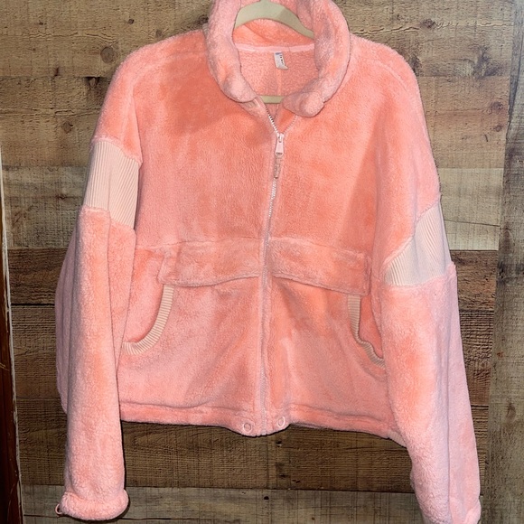 💕Host Pick💕 Free People movement fleece cropped jacket - Picture 2 of 5